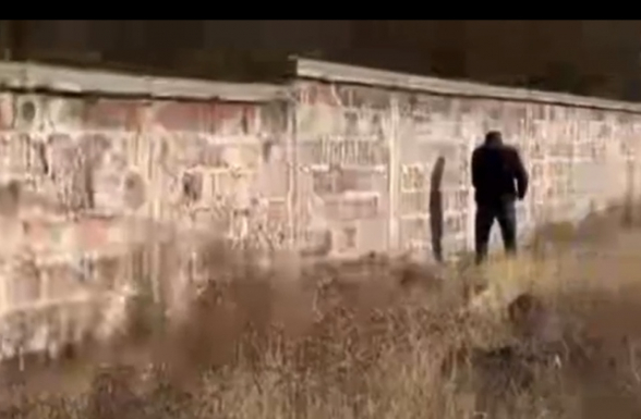 Տիգրան Ավինյանի քարոզարշավի ժամանակ քաղաքացիներից մեկը միզում է